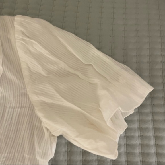 BCBGMAXAZRIA Women’s Short Sleeve Cotton Button Up Top - Picture 8 of 14